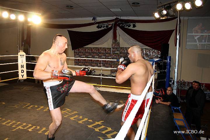 091218_0445_ocaktuerk-akrouch_k1_fight_night_ii.jpg