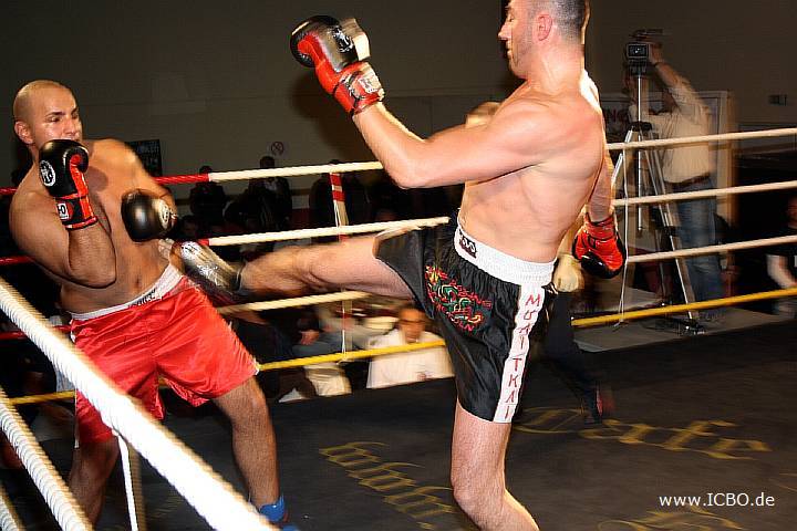 091218_0449_ocaktuerk-akrouch_k1_fight_night_ii.jpg