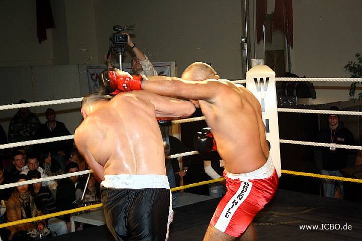 091218_0451_ocaktuerk-akrouch_k1_fight_night_ii.jpg