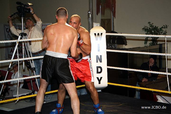 091218_0458_ocaktuerk-akrouch_k1_fight_night_ii.jpg