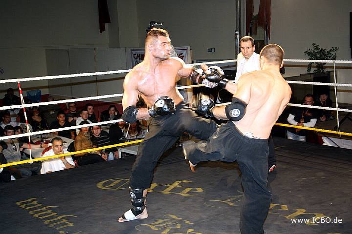 091218_0514_densiz-moser_k1_fight_night_ii.jpg