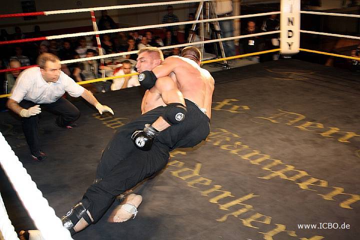 091218_0524_densiz-moser_k1_fight_night_ii.jpg