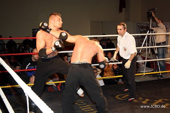 091218_0549_densiz-moser_k1_fight_night_ii.jpg